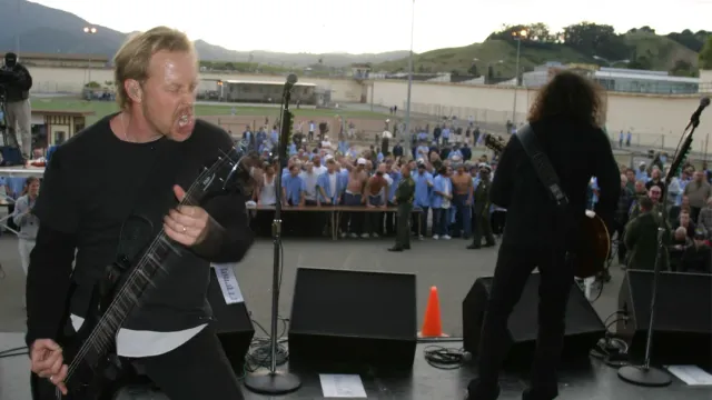 A recently resurfaced photo from a legendary Metallica gig in California 23 years ago - 1